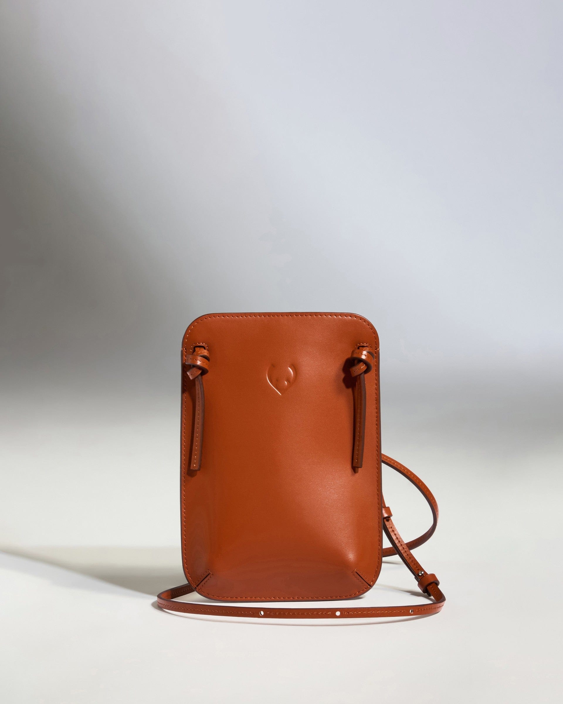 Antler Luggage -  Crossbody Bag in Tan Leather - 1914 Collection - Cross Body Bag Crossbody Bag in Tan Leather - 1914 Collection | Travel Bag & Accessories