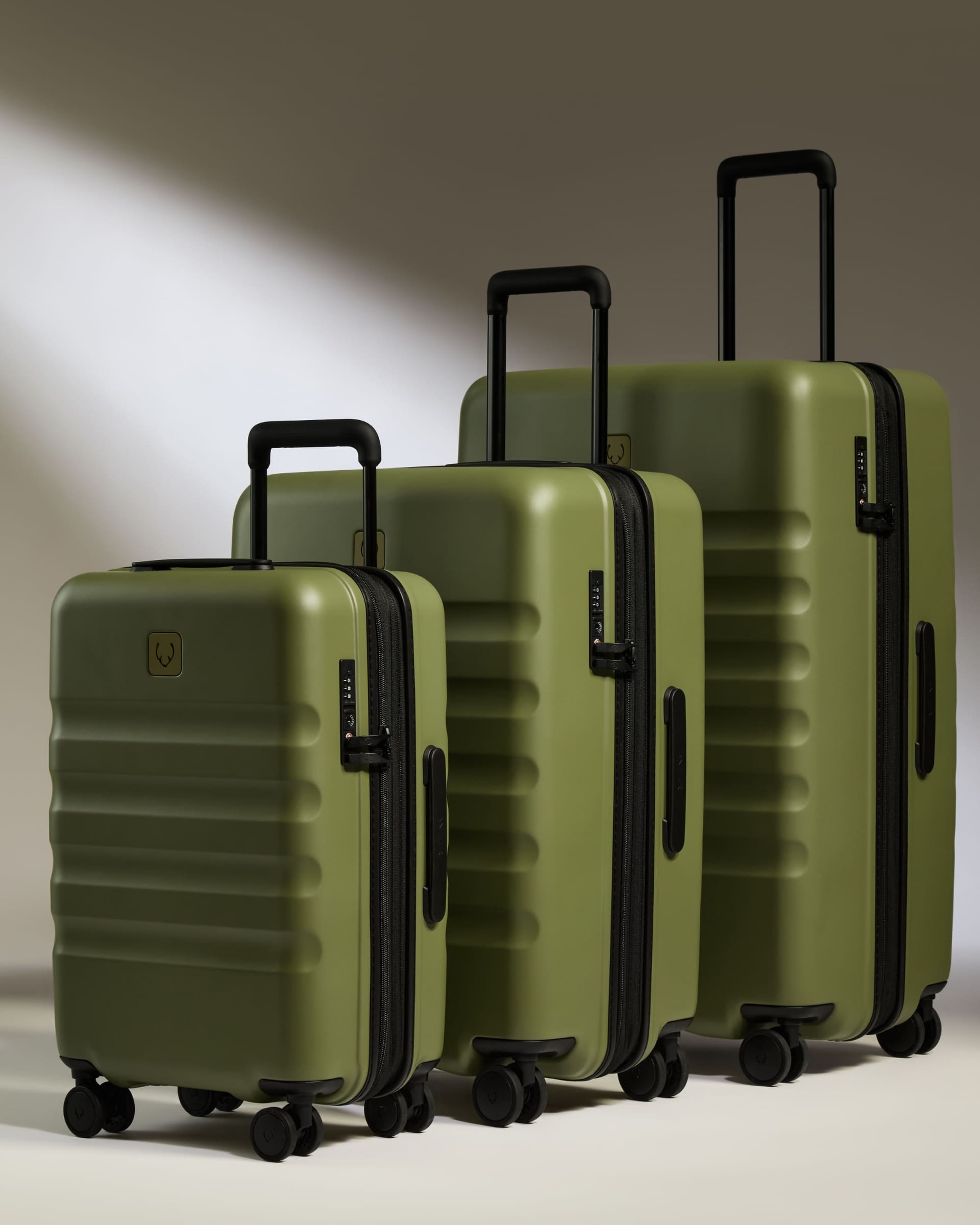 Antler Luggage -  Expandable Cabin Suitcase Set in Fern Green - Icon Stripe - Hard Suitcase Expandable Cabin Suitcase Set in Green - Icon Stripe | Lightweight & Hard Shell Suitcase