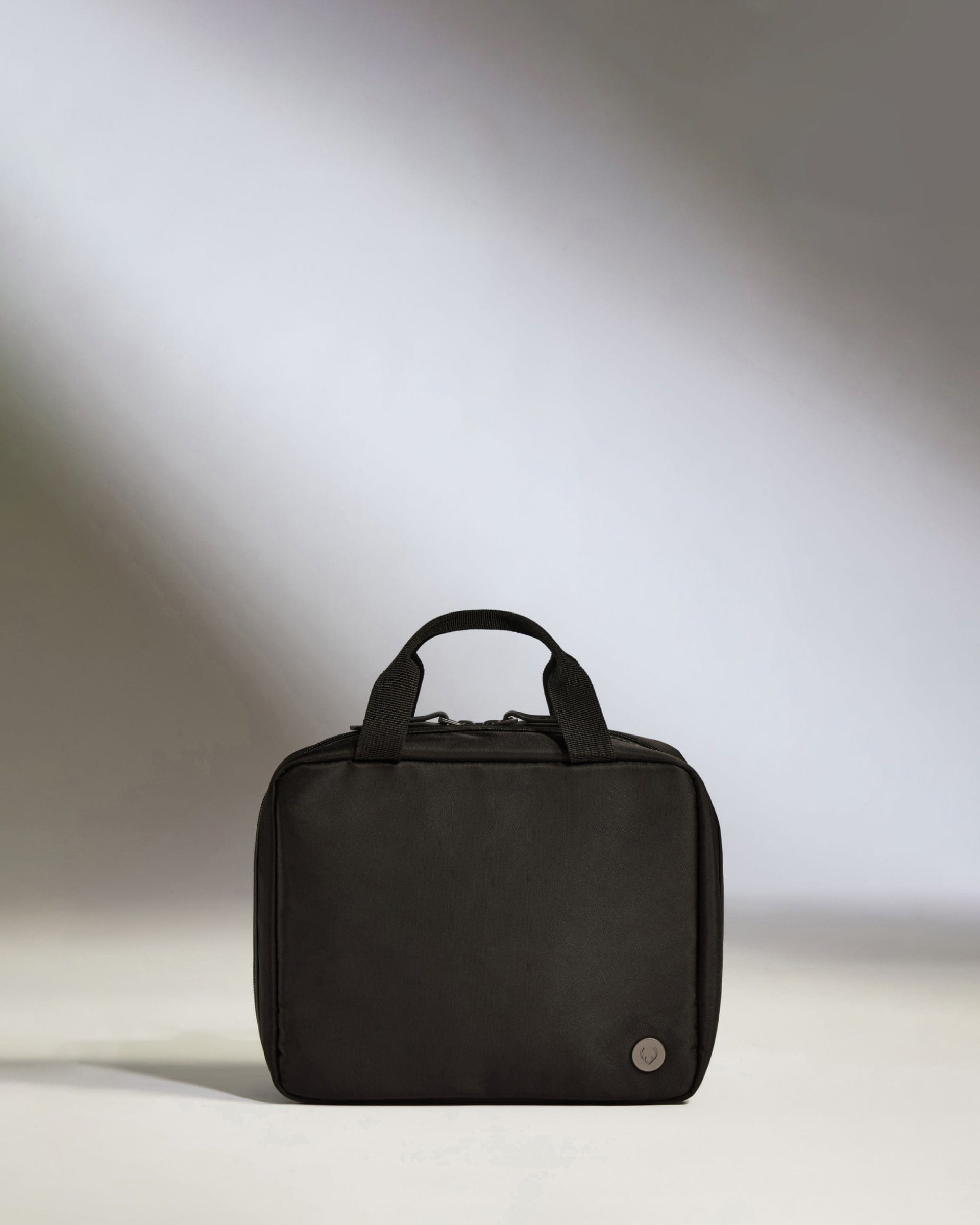Hanging Wash Bag in Black Chelsea