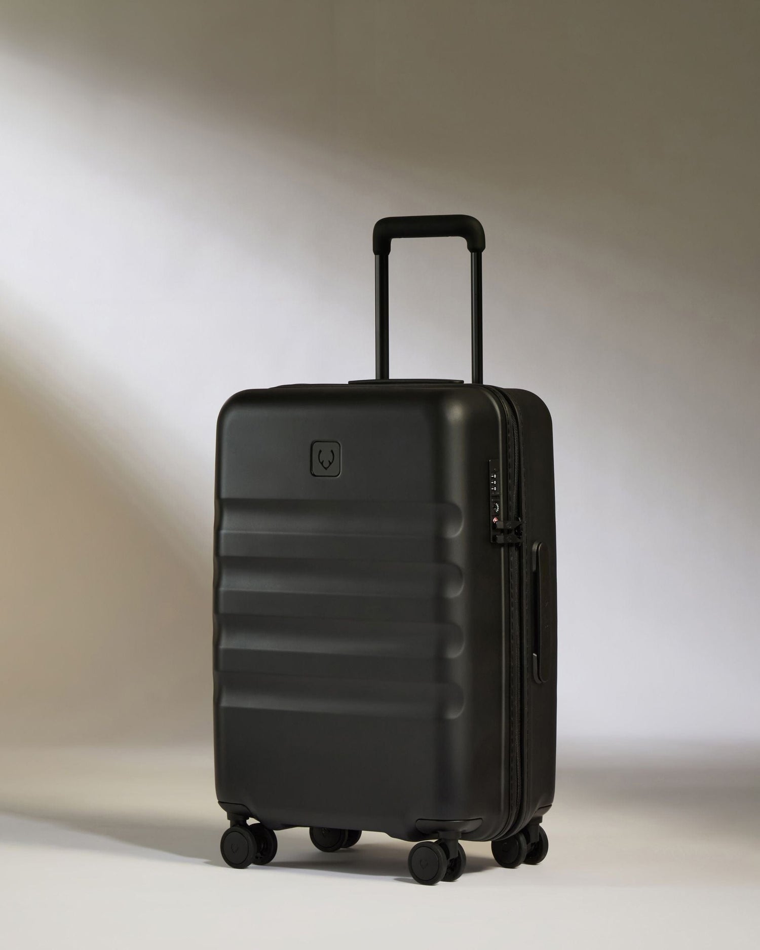 Antler Luggage -  Icon Stripe Biggest Cabin in Black - Hard Suitcase Icon Stripe Biggest Cabin in Black | Lightweight & Hard Shell Suitcase