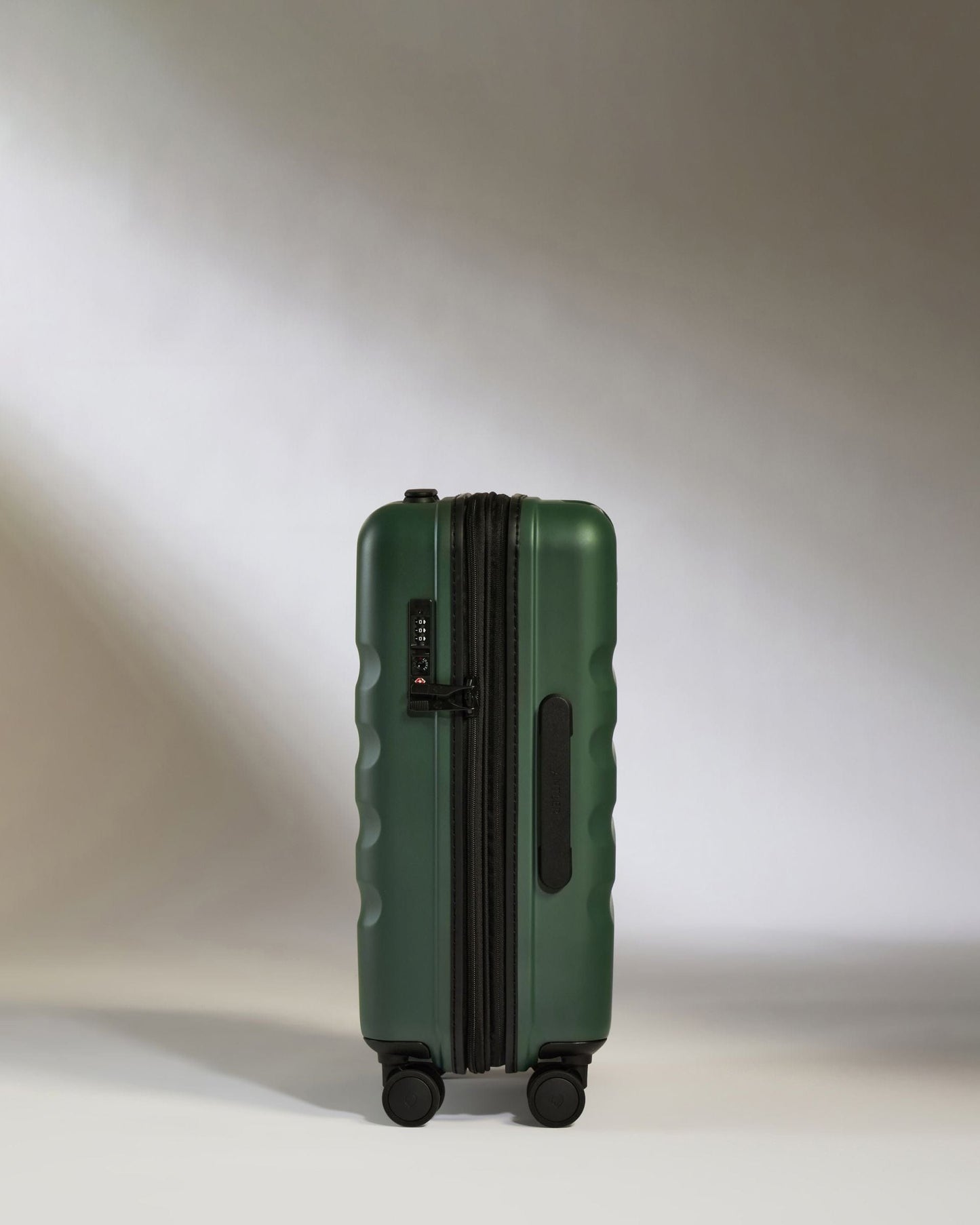 Antler Luggage -  Icon Stripe Cabin with Expander in Antler Green - Hard Suitcase Icon Stripe Cabin with Expander in Green | Lightweight & Hard Shell Suitcase