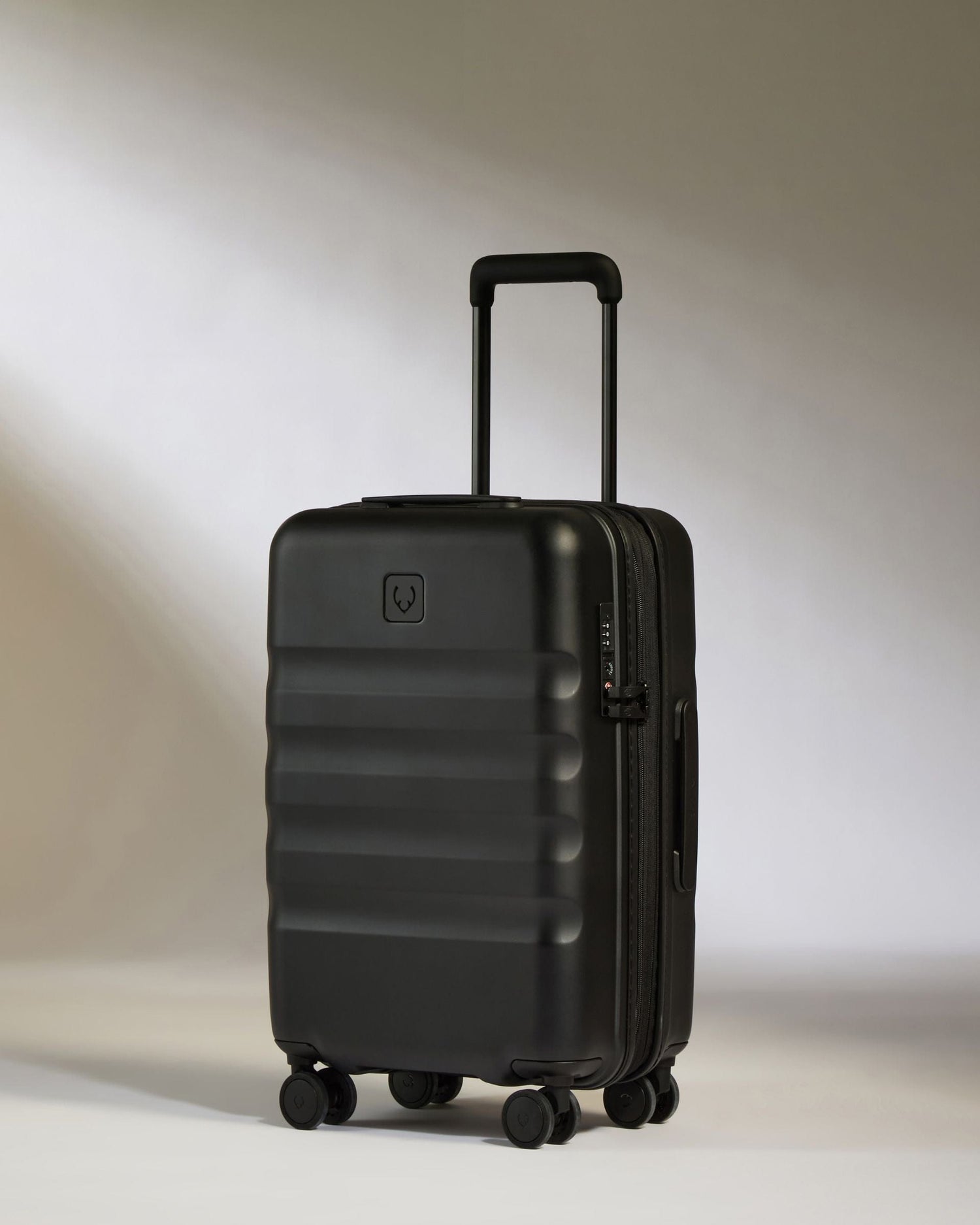 Antler Luggage -  Icon Stripe Cabin with Expander in Black - Hard Suitcase Icon Stripe Cabin with Expander in Black | Lightweight & Hard Shell Suitcase