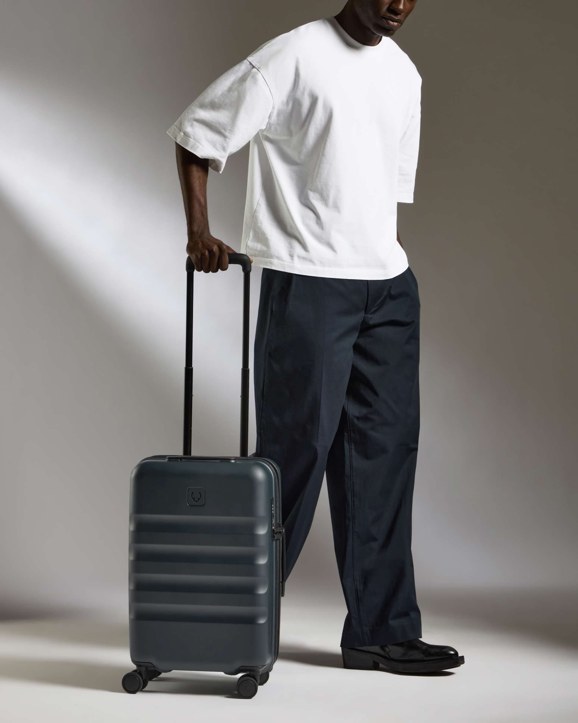 Antler Luggage -  Icon Stripe Cabin with Expander in Indigo Blue - Hard Suitcase Icon Stripe Cabin with Expander in Navy | Lightweight & Hard Shell Suitcase