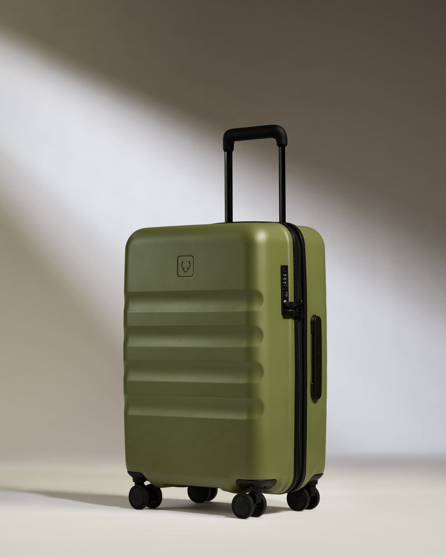 Antler Luggage -  Large Cabin Suitcase Set in Fern Green - Icon Stripe - Hard Suitcase Large Cabin Suitcase Set in Green - Icon Stripe | Lightweight & Hard Shell Suitcase