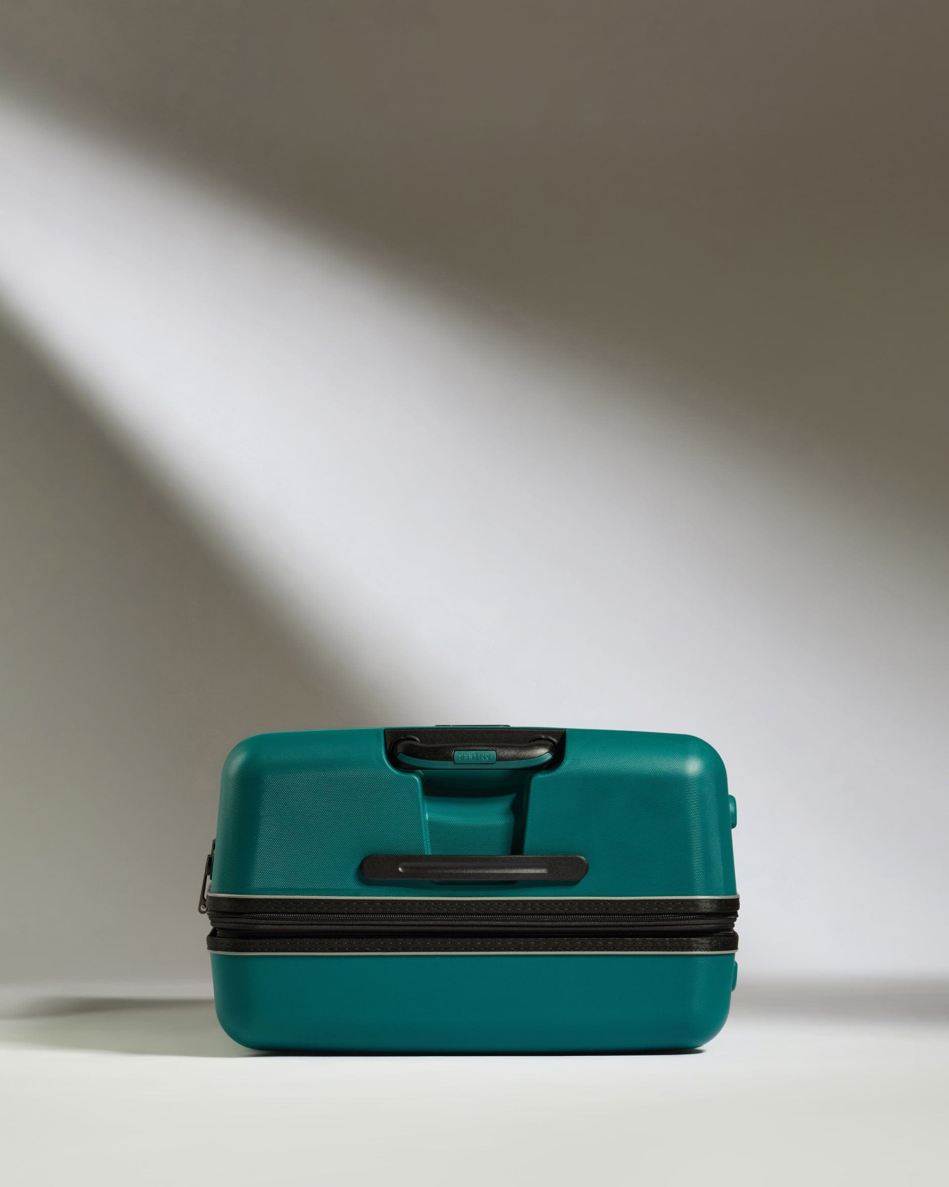 Antler Luggage -  Large Suitcase in Deep Teal - Lincoln - Hard Suitcases Large Suitcase in Blue (Deep Teal) - Lincoln | Hard Suitcase | Antler UK