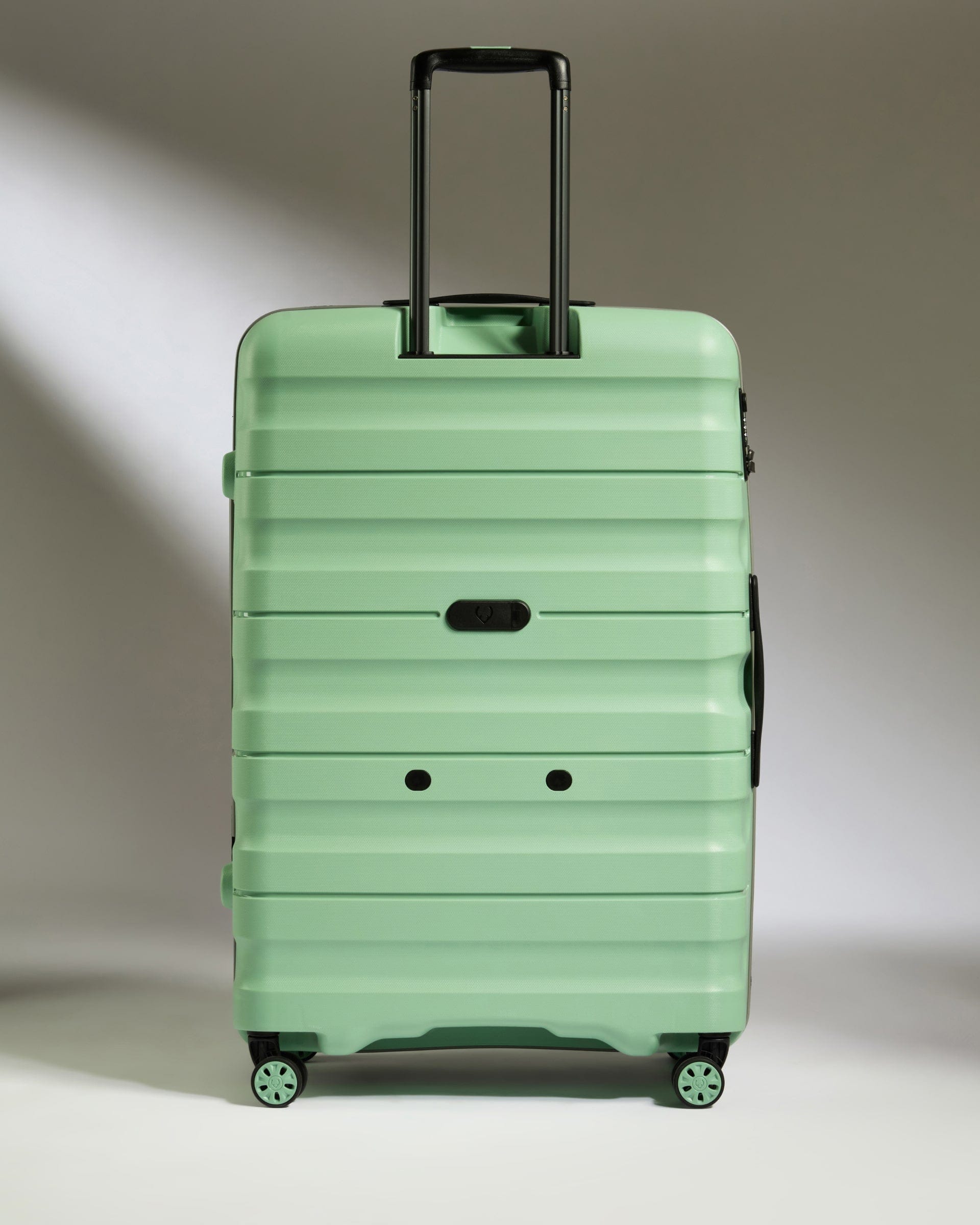 Antler Luggage -  Large Suitcase in Mineral - Lincoln - Hard Suitcase Large Suitcase in Green (Mineral) - Lincoln | Large Suitcases