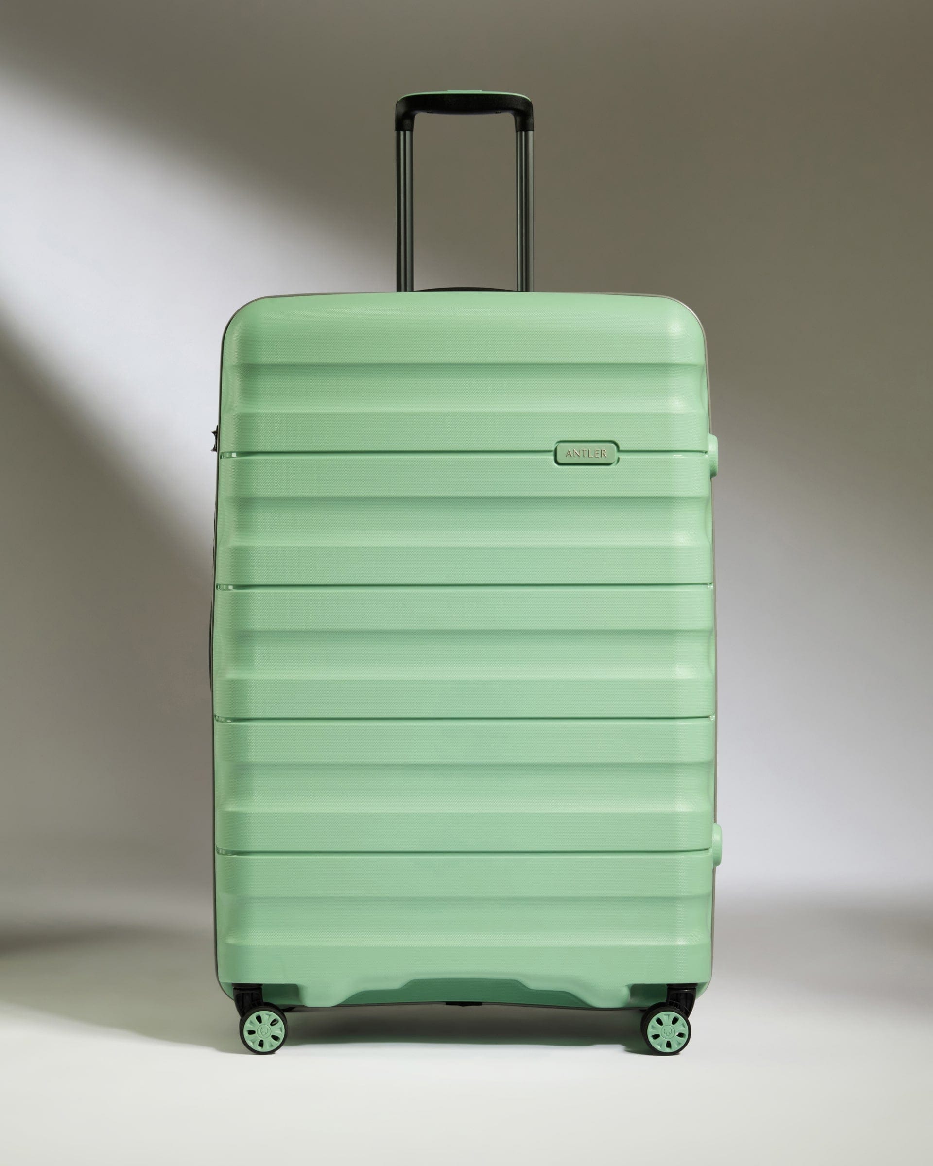 Antler Luggage -  Large Suitcase in Mineral - Lincoln - Hard Suitcase Large Suitcase in Green (Mineral) - Lincoln | Large Suitcases