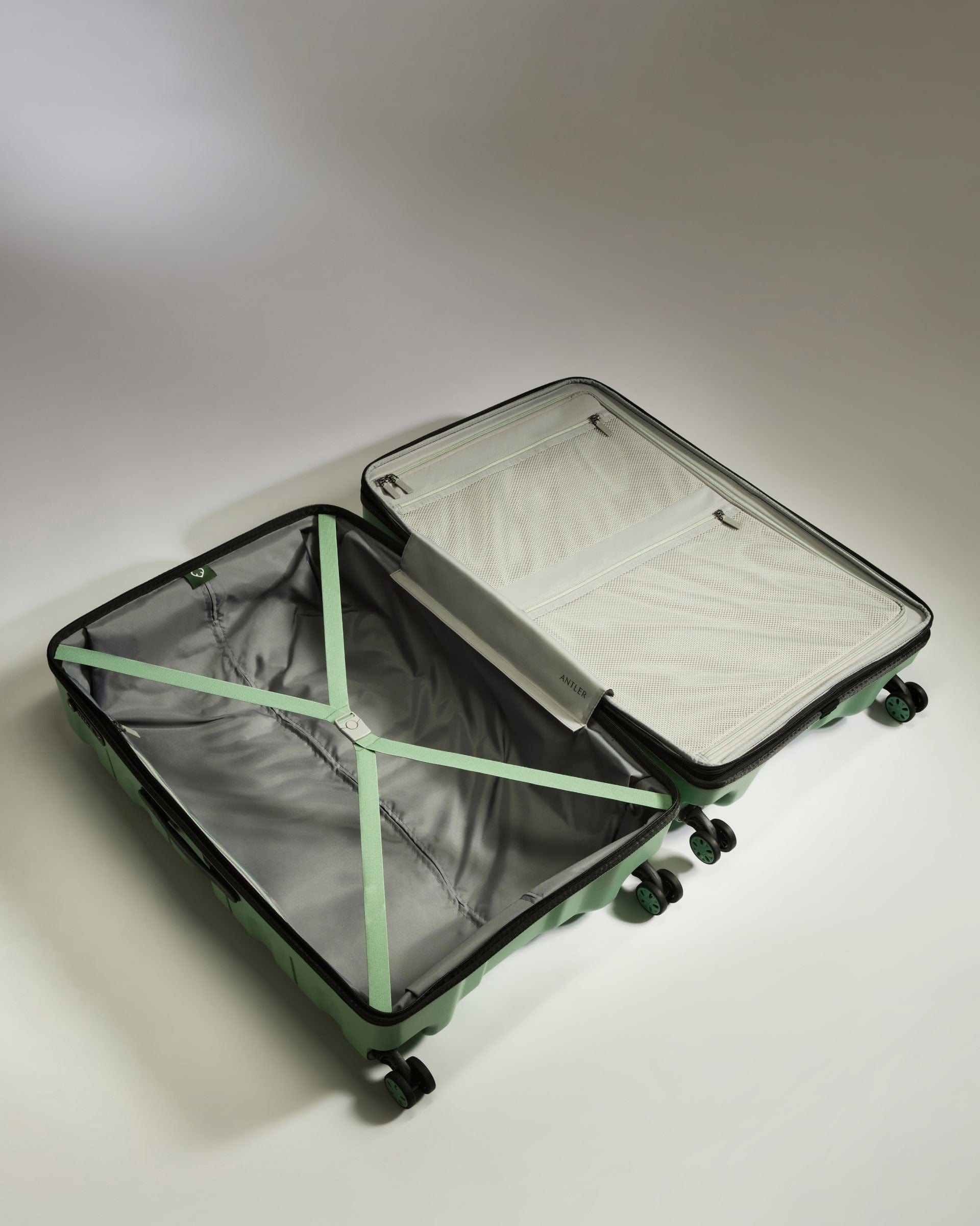 Antler Luggage -  Large Suitcase in Mineral - Lincoln - Hard Suitcase Large Suitcase in Green (Mineral) - Lincoln | Large Suitcases