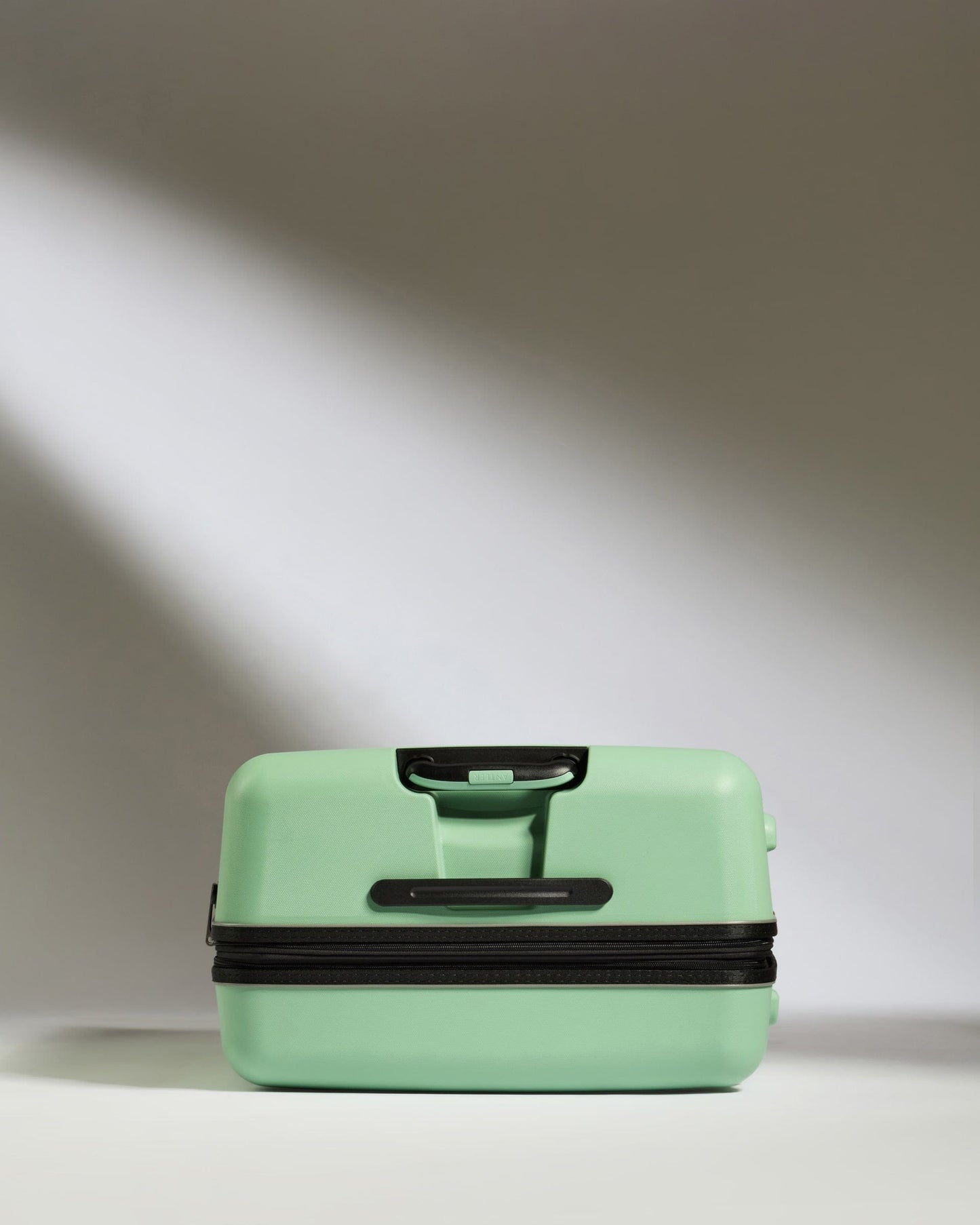 Antler Luggage -  Large Suitcase in Mineral - Lincoln - Hard Suitcase Large Suitcase in Green (Mineral) - Lincoln | Large Suitcases