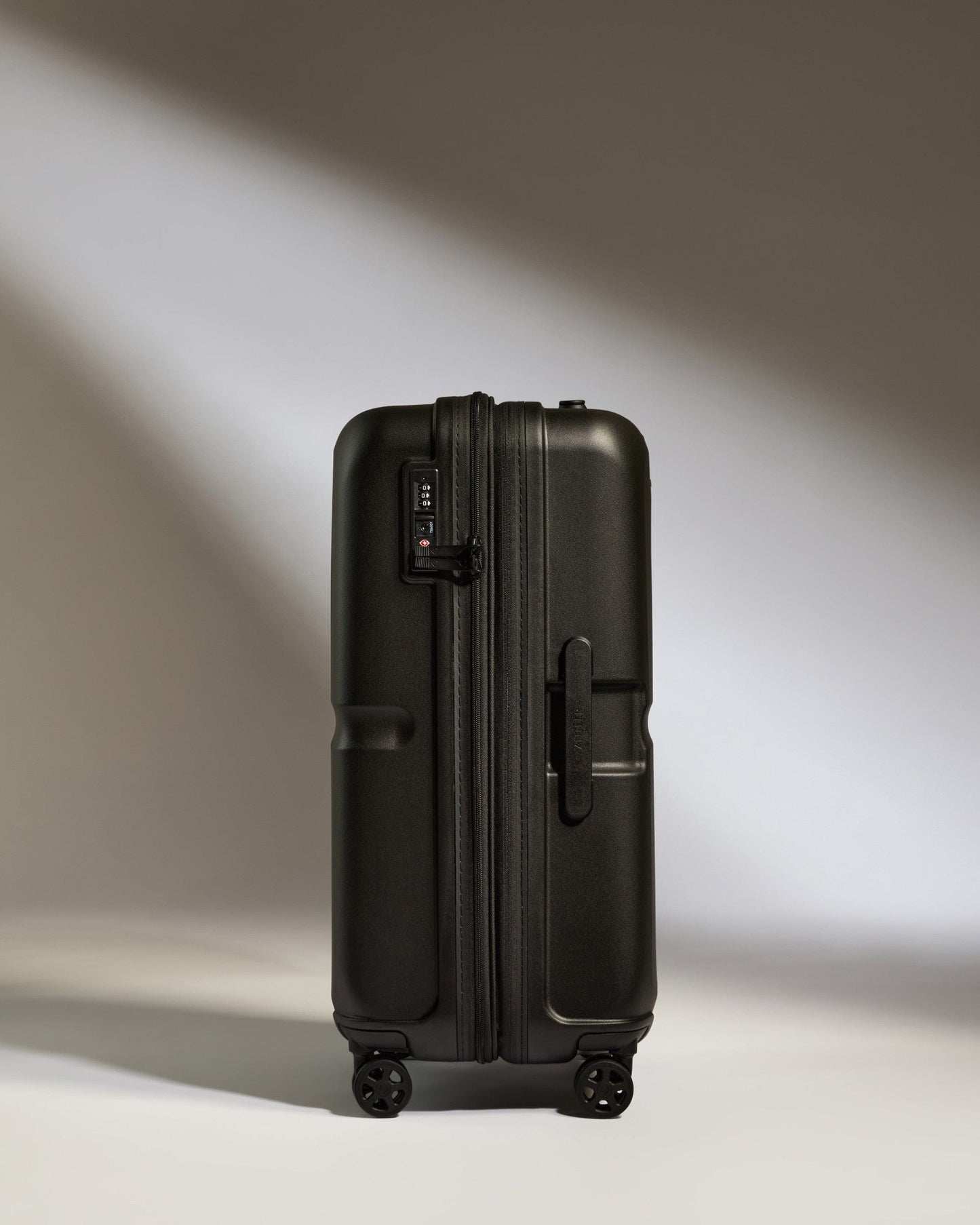 Antler Luggage -  Medium Suitcase in Black - Single Stripe - Hard Suitcase Medium Suitcase in Black - Single Stripe | Check Luggage