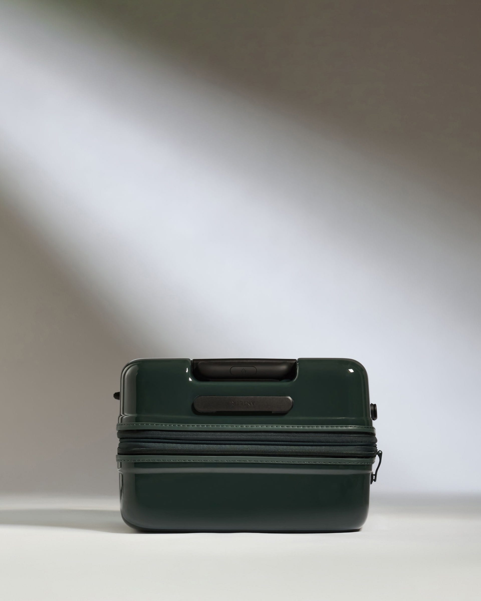 Antler Luggage -  Medium Suitcase in Green Gloss - Icon Stripe - Hard Suitcase Medium suitcase in Green Gloss - Icon Stripe | Lightweight & Hard Shell Suitcase