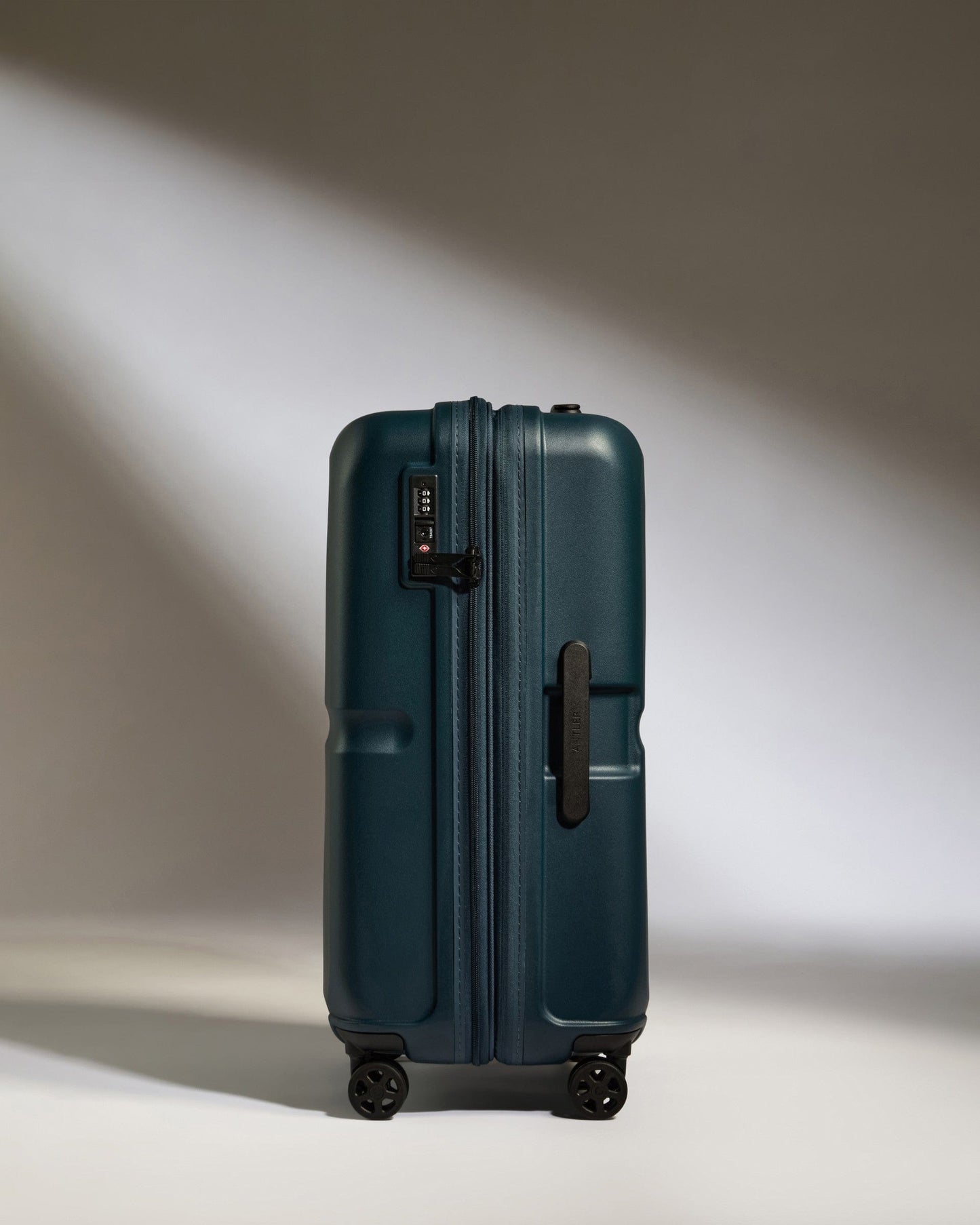 Antler Luggage -  Medium Suitcase in Indigo Blue - Single Stripe - Hard Suitcase Medium Suitcase in Navy - Single Stripe | Check Luggage