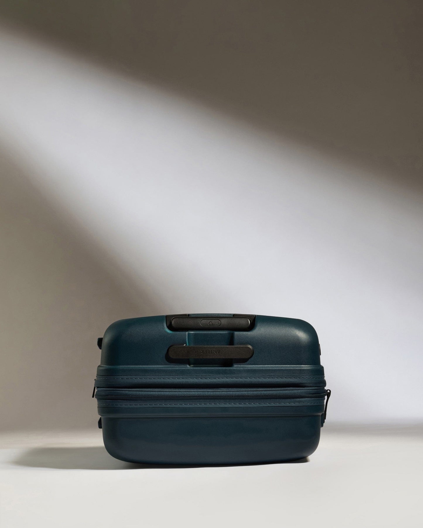 Antler Luggage -  Medium Suitcase in Indigo Blue - Single Stripe - Hard Suitcase Medium Suitcase in Navy - Single Stripe | Check Luggage