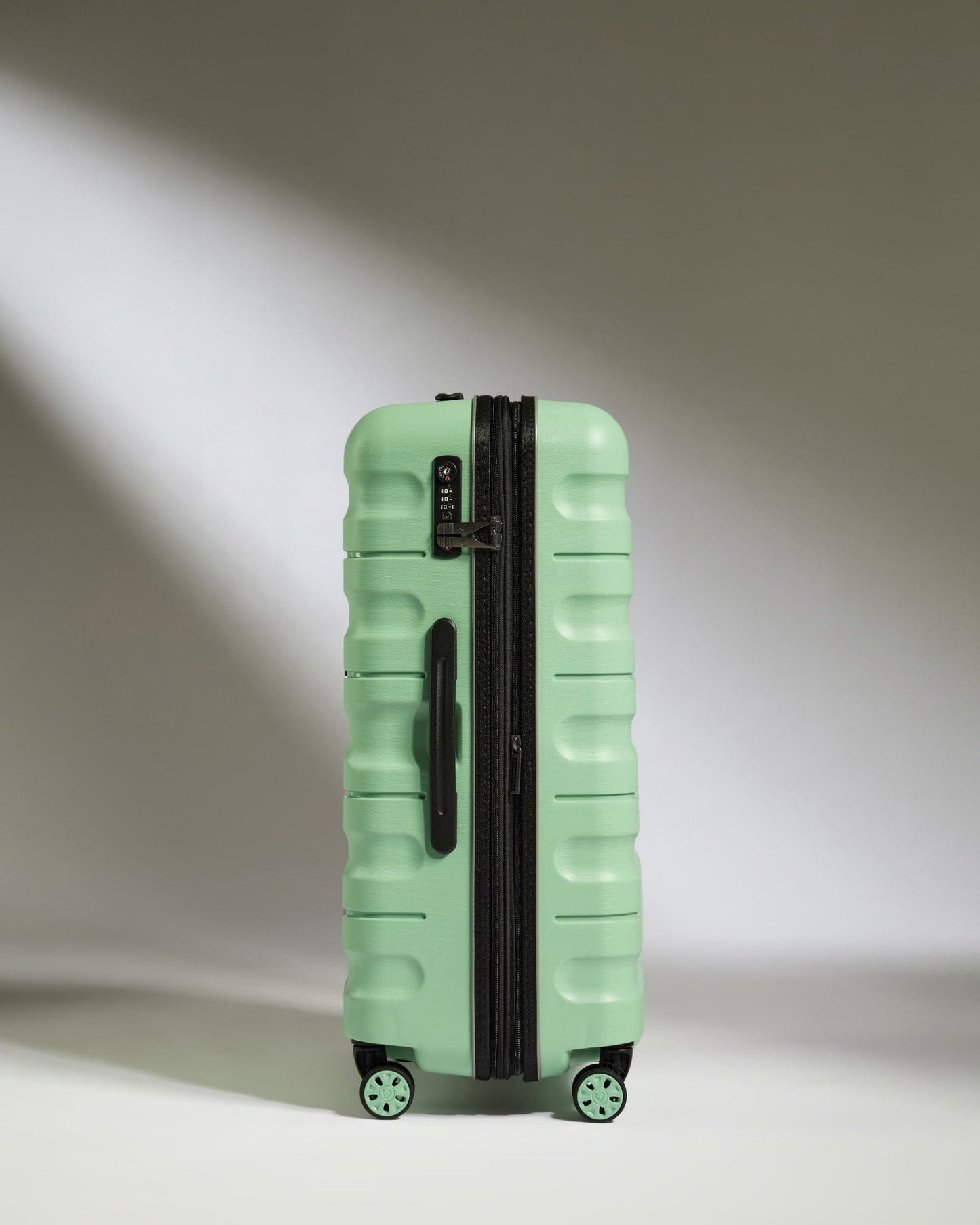 Antler Luggage -  Medium Suitcase in Mineral - Lincoln - Hard Suitcases Medium Suitcase in Green (Mineral) - Lincoln | Hard Suitcase | Antler UK