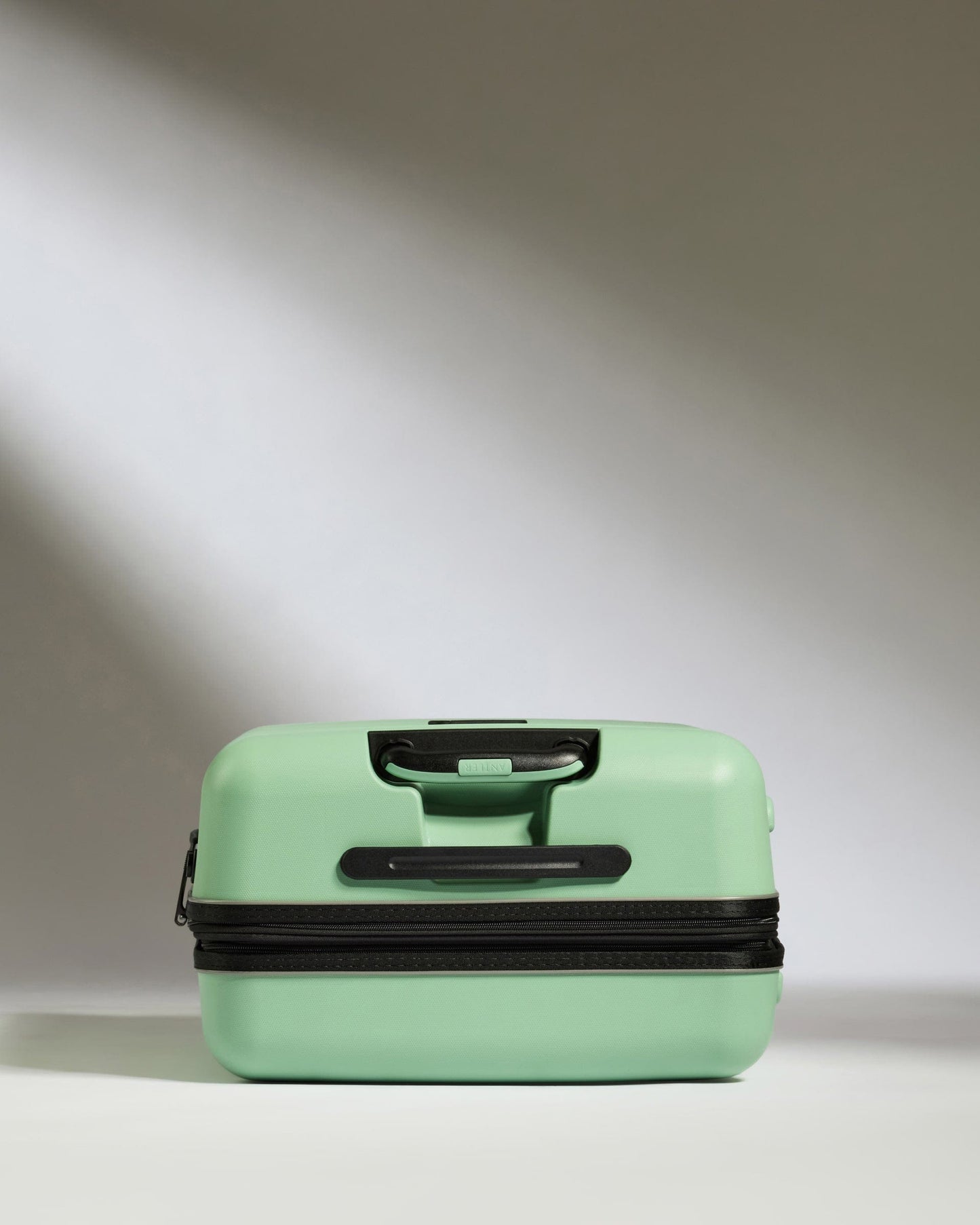 Antler Luggage -  Medium Suitcase in Mineral - Lincoln - Hard Suitcases Medium Suitcase in Green (Mineral) - Lincoln | Hard Suitcase | Antler UK