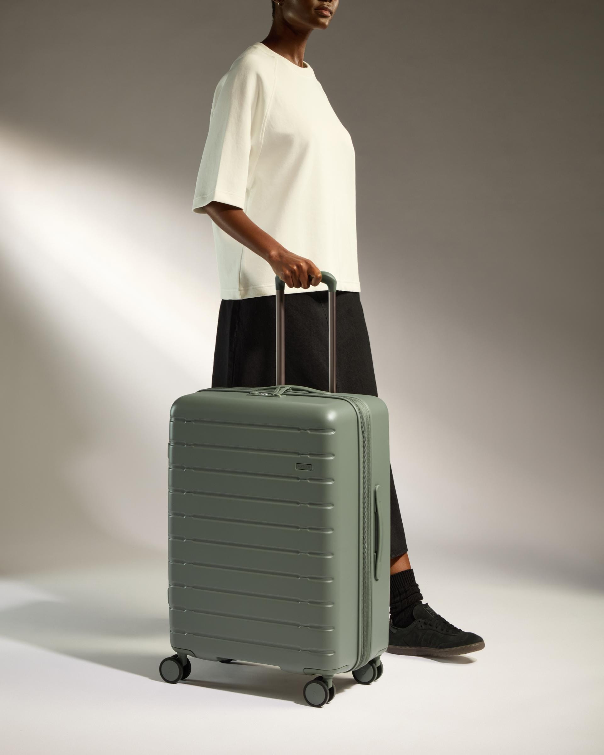 Antler Luggage -  Stamford 2.0 medium in field green - Hard Suitcases Stamford 2.0 Medium Suitcase Green | Hard Luggage | Antler UK