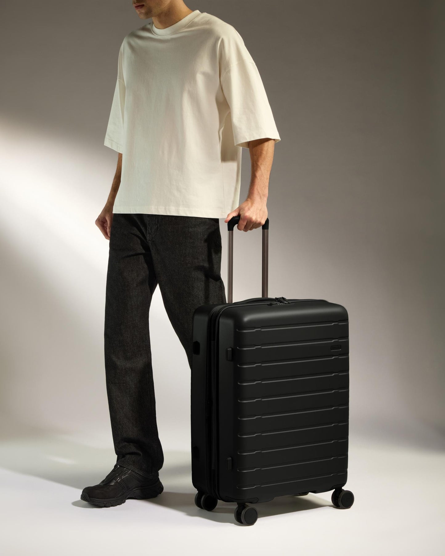Antler Luggage -  Stamford 2.0 medium in midnight black - Hard Suitcases Stamford 2.0 Medium Suitcase Black | Hard Luggage | Antler UK