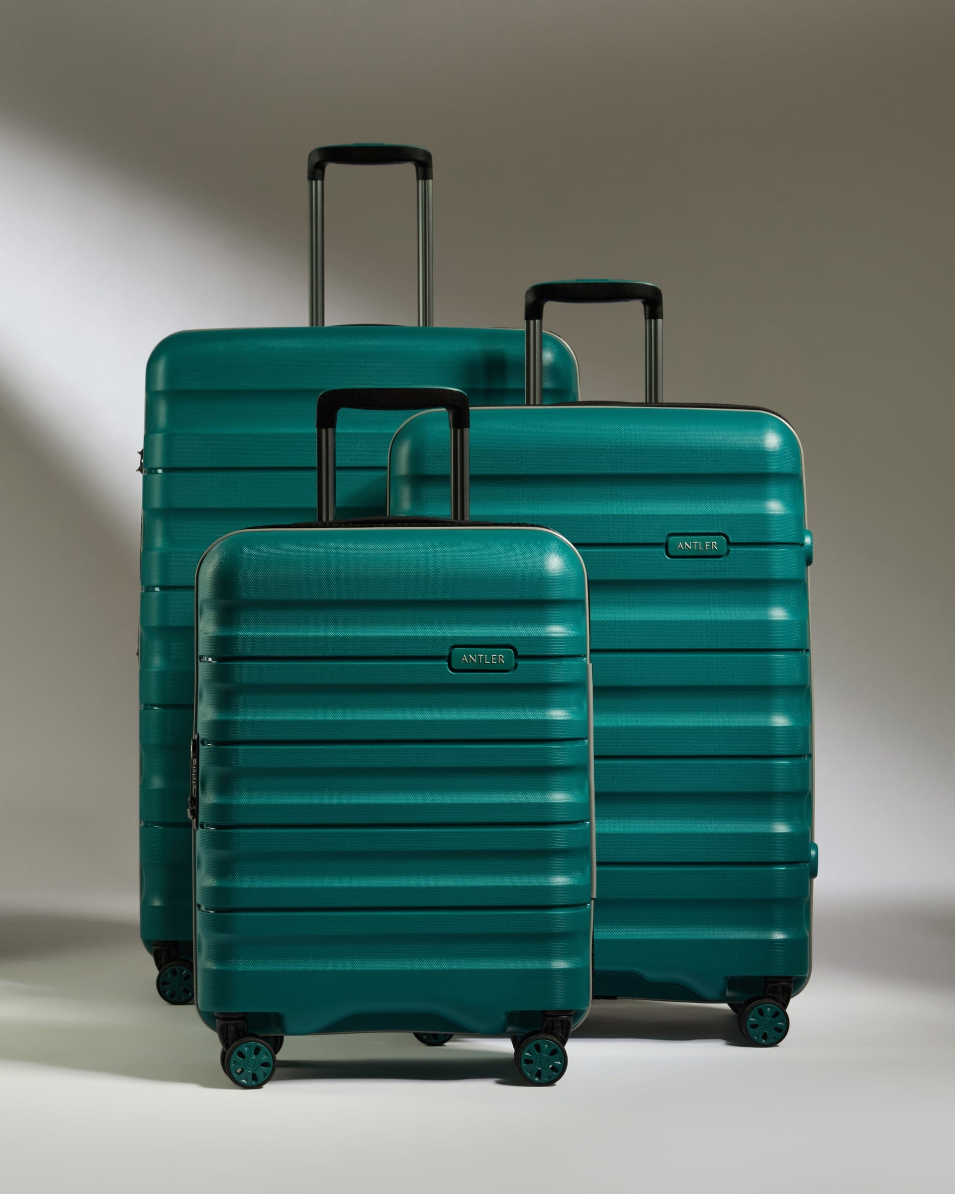 Antler Luggage -  Suitcase Set in Deep Teal - Lincoln - Hard Suitcases Suitcase Set in Blue (Deep Teal) - Lincoln | Hard Suitcase