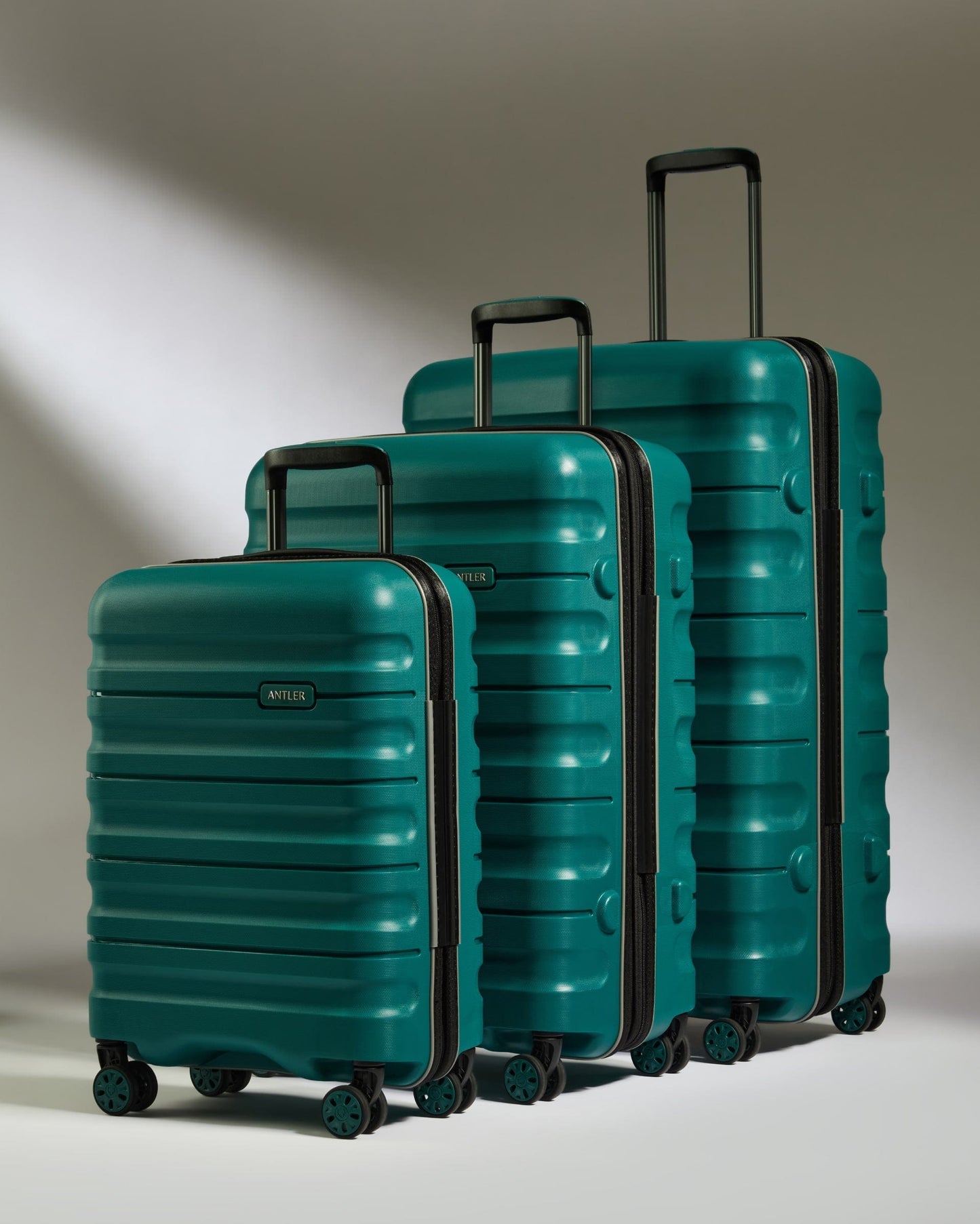 Antler Luggage -  Suitcase Set in Deep Teal - Lincoln - Hard Suitcases Suitcase Set in Blue (Deep Teal) - Lincoln | Hard Suitcase