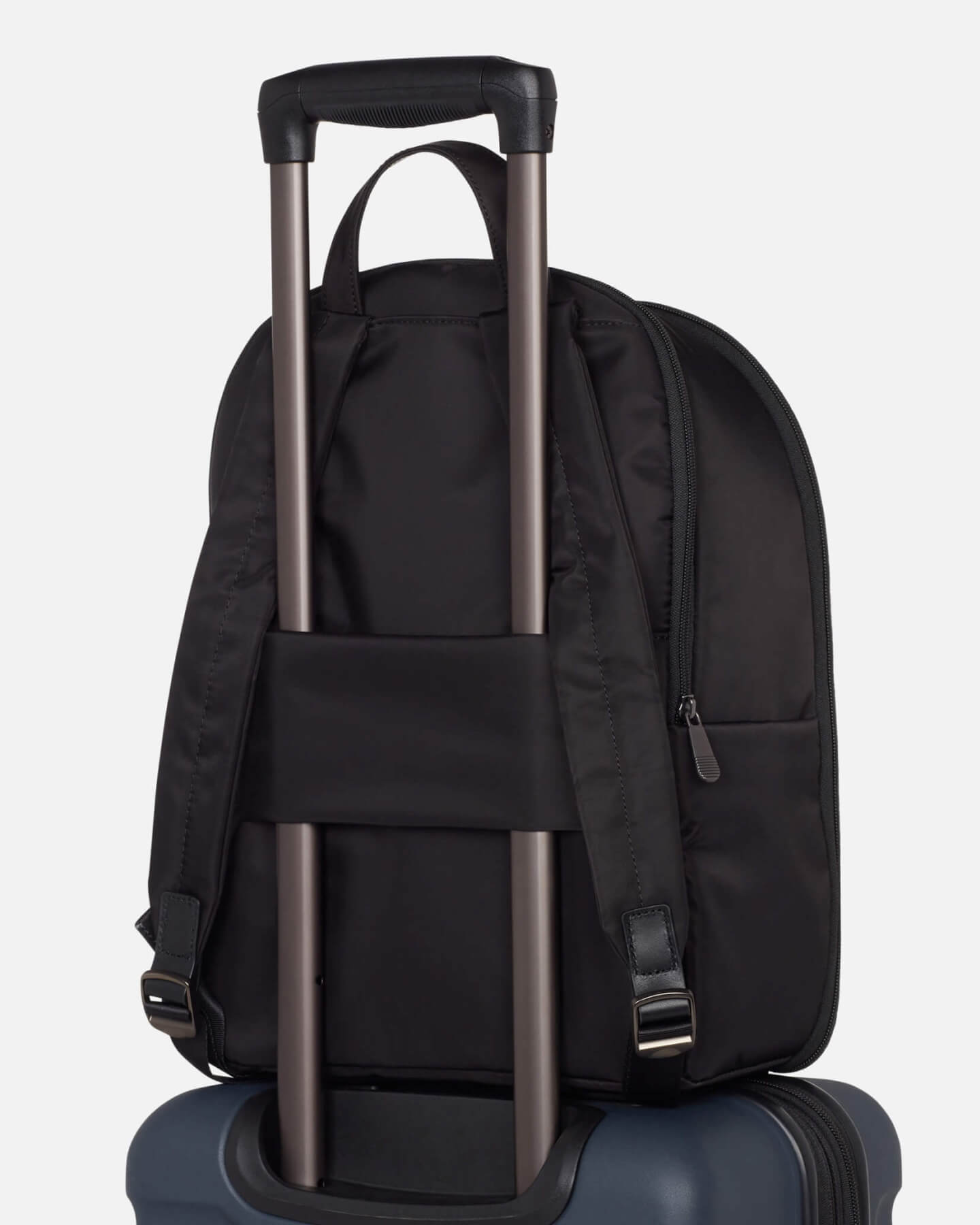 Backpack with cheap luggage handle sleeve